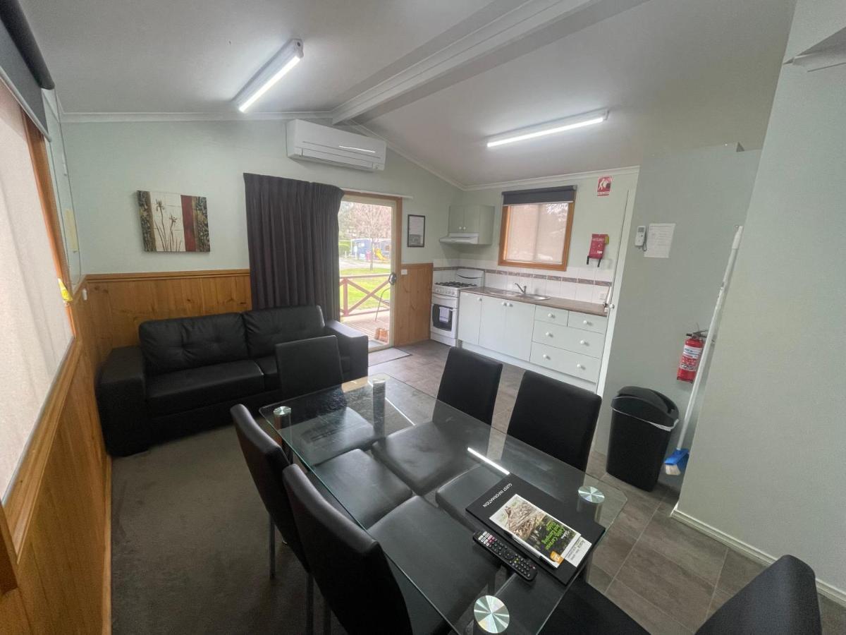 Acacia Caravan Park & Holiday Units Арарат Экстерьер фото